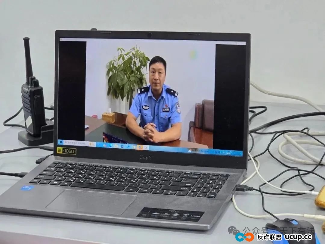 这个“中国公安局”被一锅端!高仿太过逼真,警服、警徽背景墙、手铐等一应俱全!(7) 这个“中国公安局”被一锅端!高仿太过逼真,警服、警徽背景墙、手铐等一应俱全!(7)