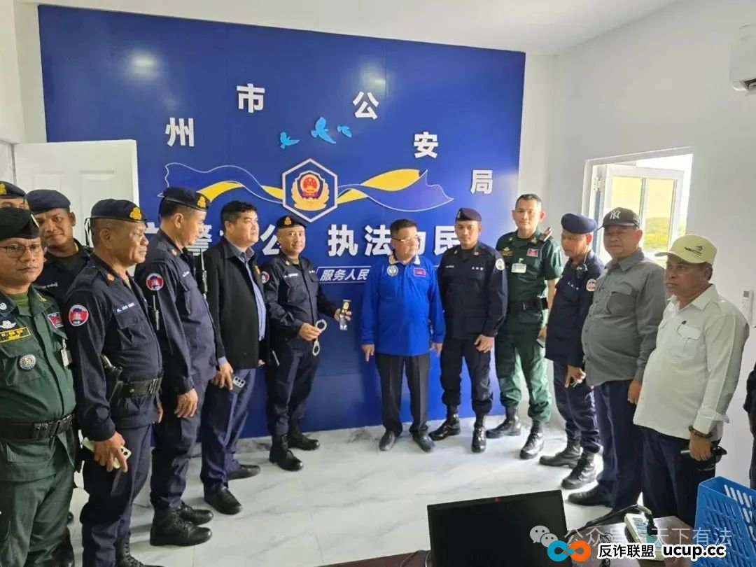 这个“中国公安局”被一锅端!高仿太过逼真,警服、警徽背景墙、手铐等一应俱全!(2) 这个“中国公安局”被一锅端!高仿太过逼真,警服、警徽背景墙、手铐等一应俱全!(2)