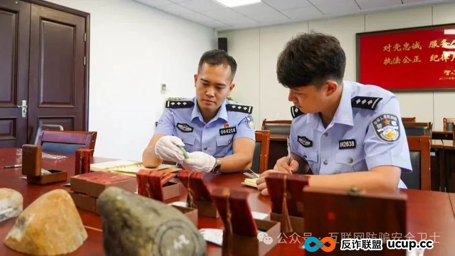 上海男子直播间花125万买“原石”,竟遭“执法人员”查封?警方揭露骗局(1) 上海男子直播间花125万买“原石”,竟遭“执法人员”查封?警方揭露骗局(1)